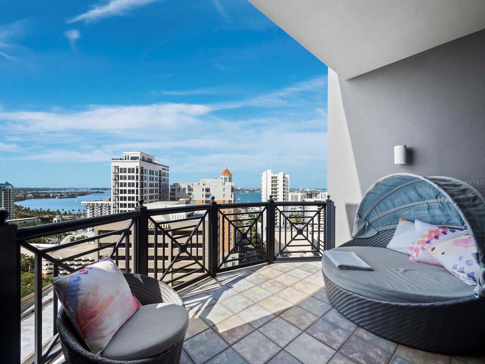 PLAZA AT 05 POINTS RESIDENCES - Residential