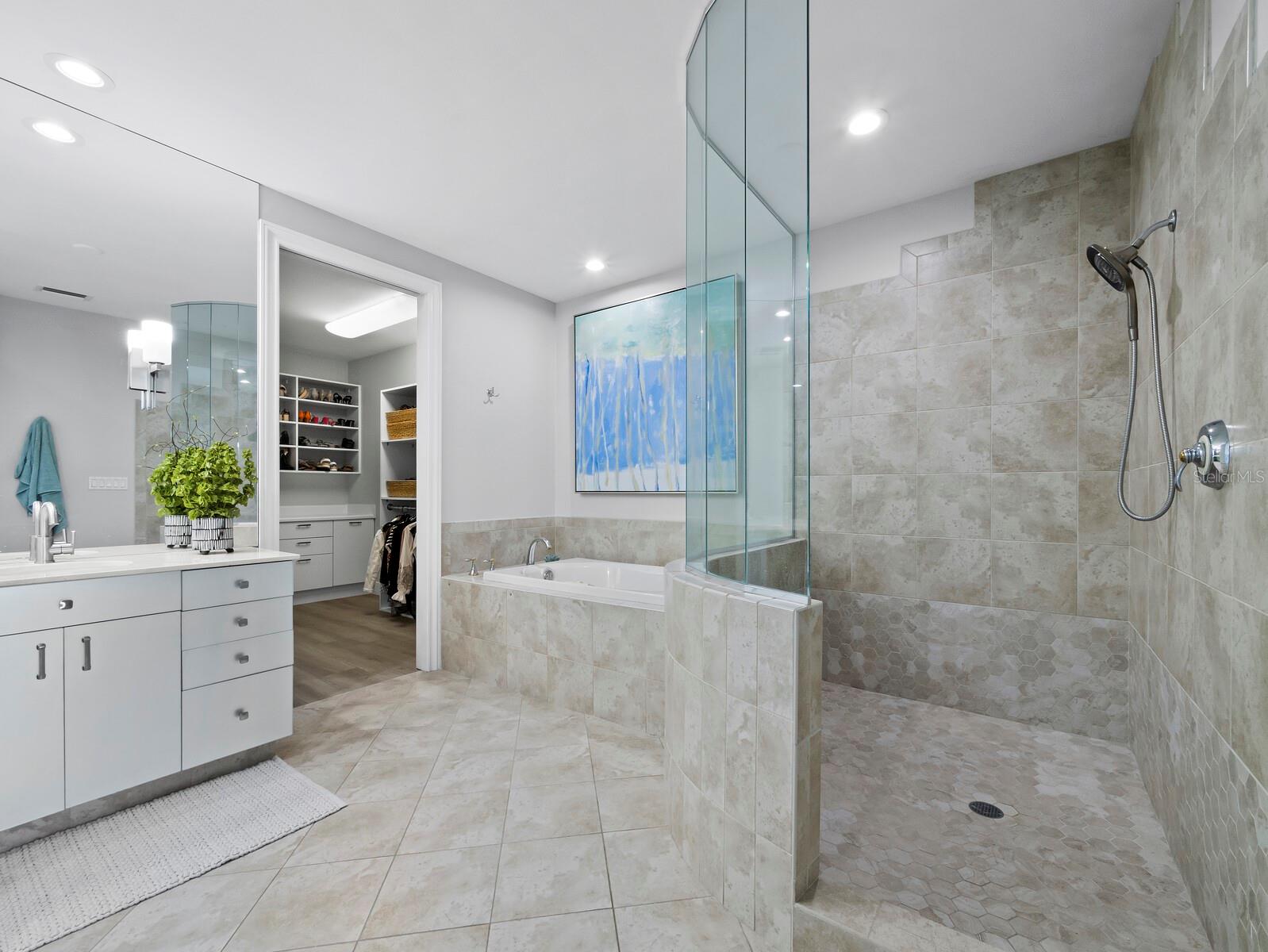 PLAZA AT 05 POINTS RESIDENCES - Residential