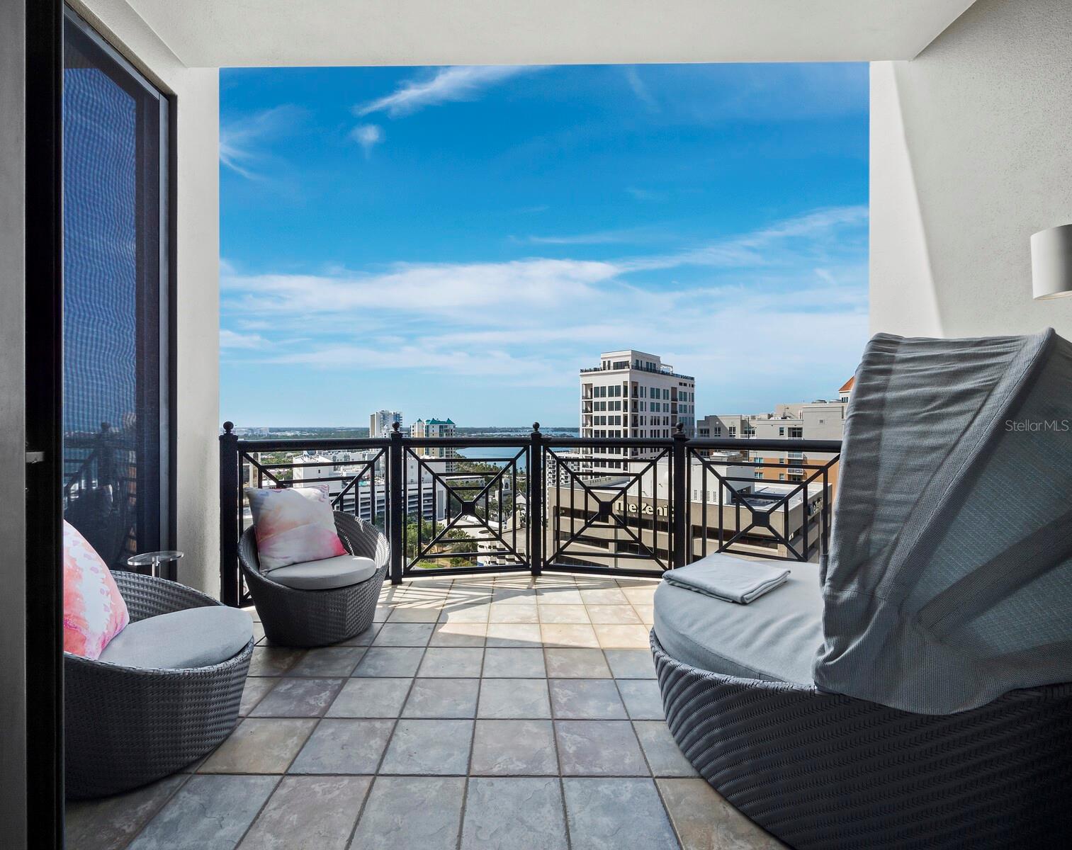 PLAZA AT 05 POINTS RESIDENCES - Residential