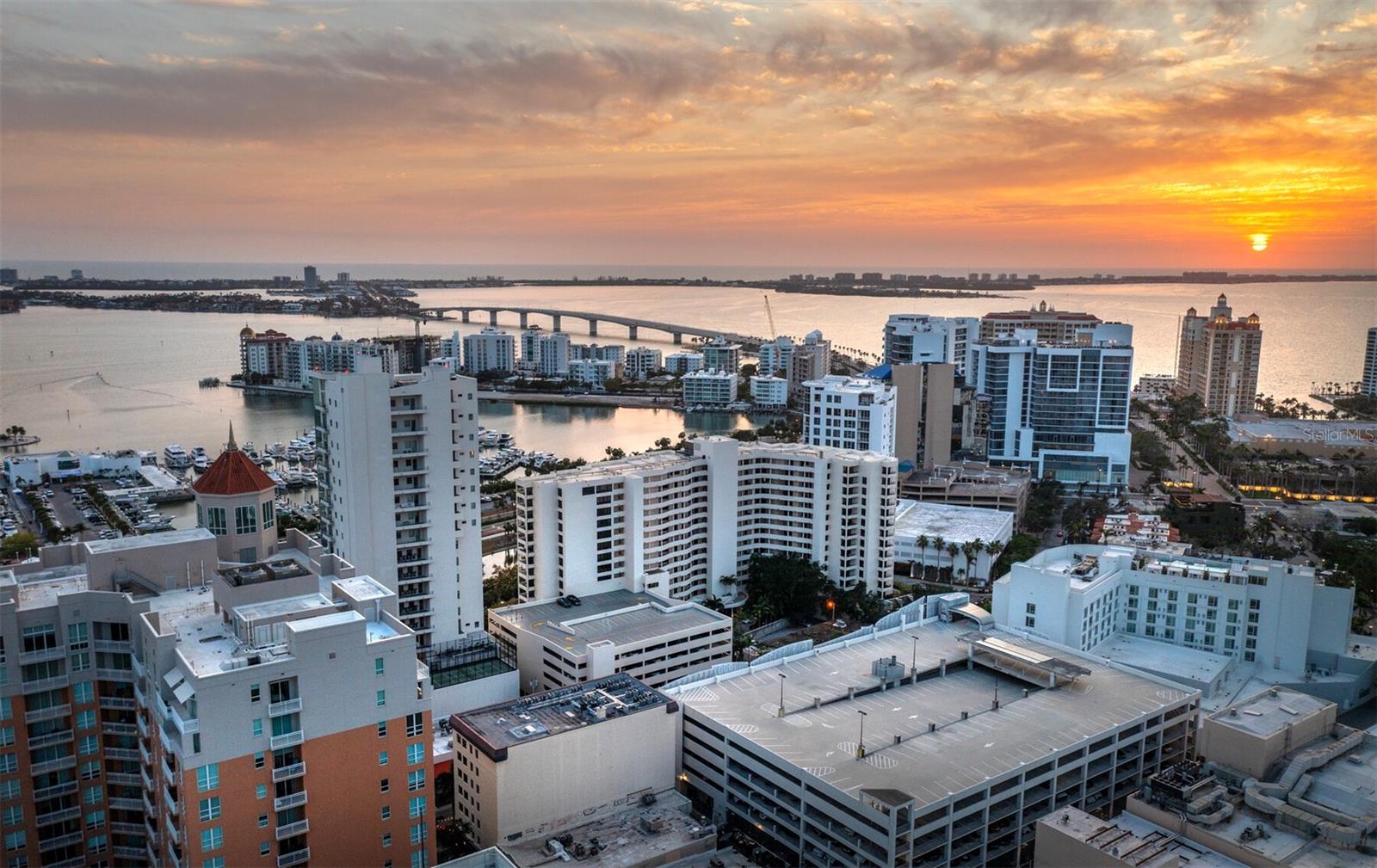 PLAZA AT 05 POINTS RESIDENCES - Residential