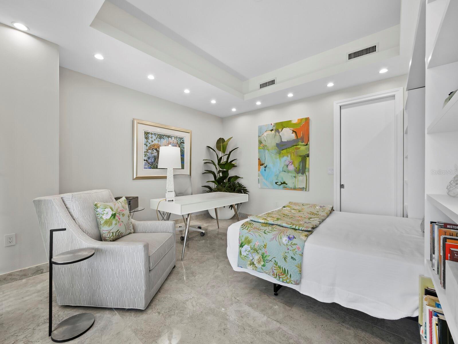 PLAZA AT 05 POINTS RESIDENCES - Residential