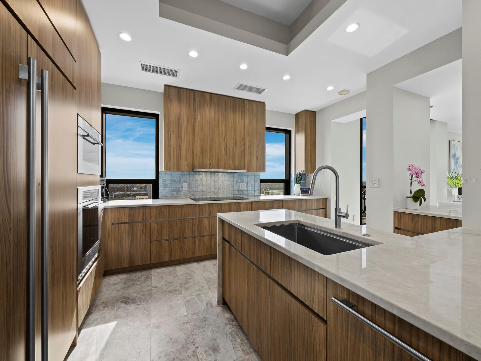 PLAZA AT 05 POINTS RESIDENCES - Residential