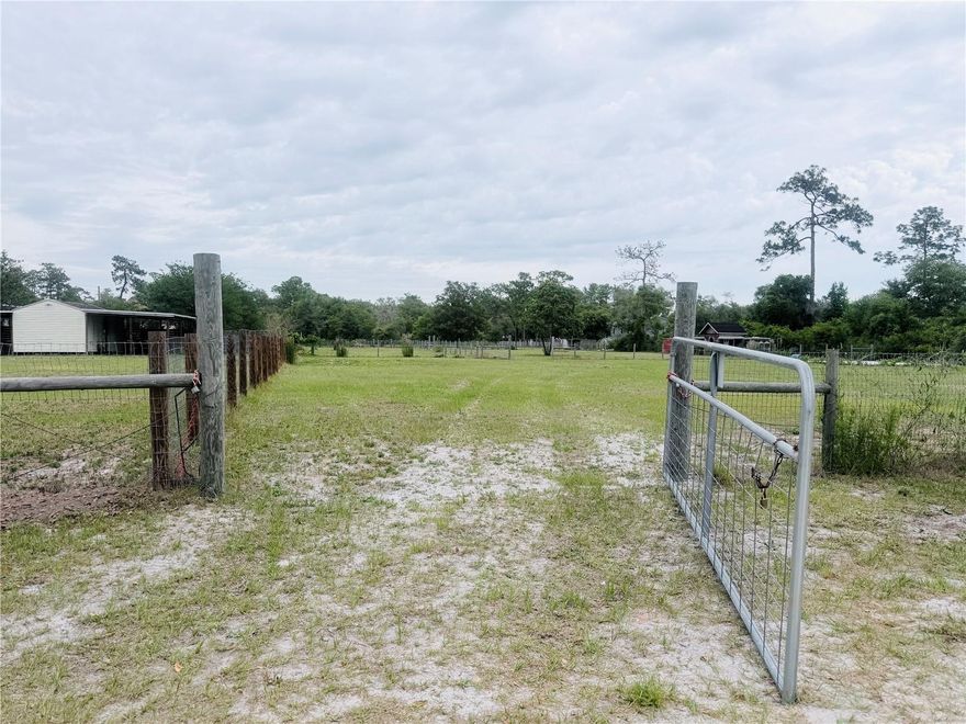 Beautiful, completely cleared and fenced lot ready for you to build your dream home!
Conveniently located in a desirable agricultural area, this property offers endless possibilities. Bring your farm animals and build your block, manufactured, or mobile home. The property features a 24x24 cement slab for added convenience and future potential.
Enjoy peaceful country living while still being just about 10 minutes from Walmart Supercenter, medical offices, restaurants, gas stations, and more. Don’t miss this amazing opportunity to own your piece of land!