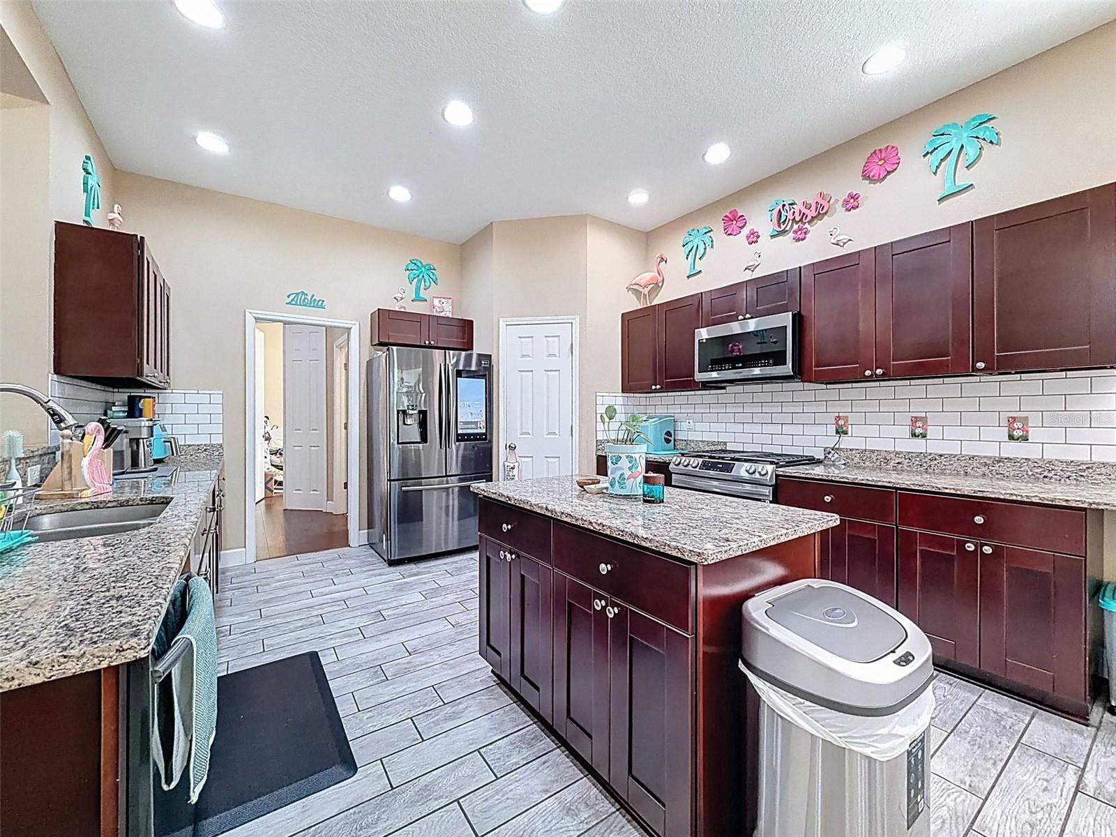 WATERS EDGE 01 - Residential