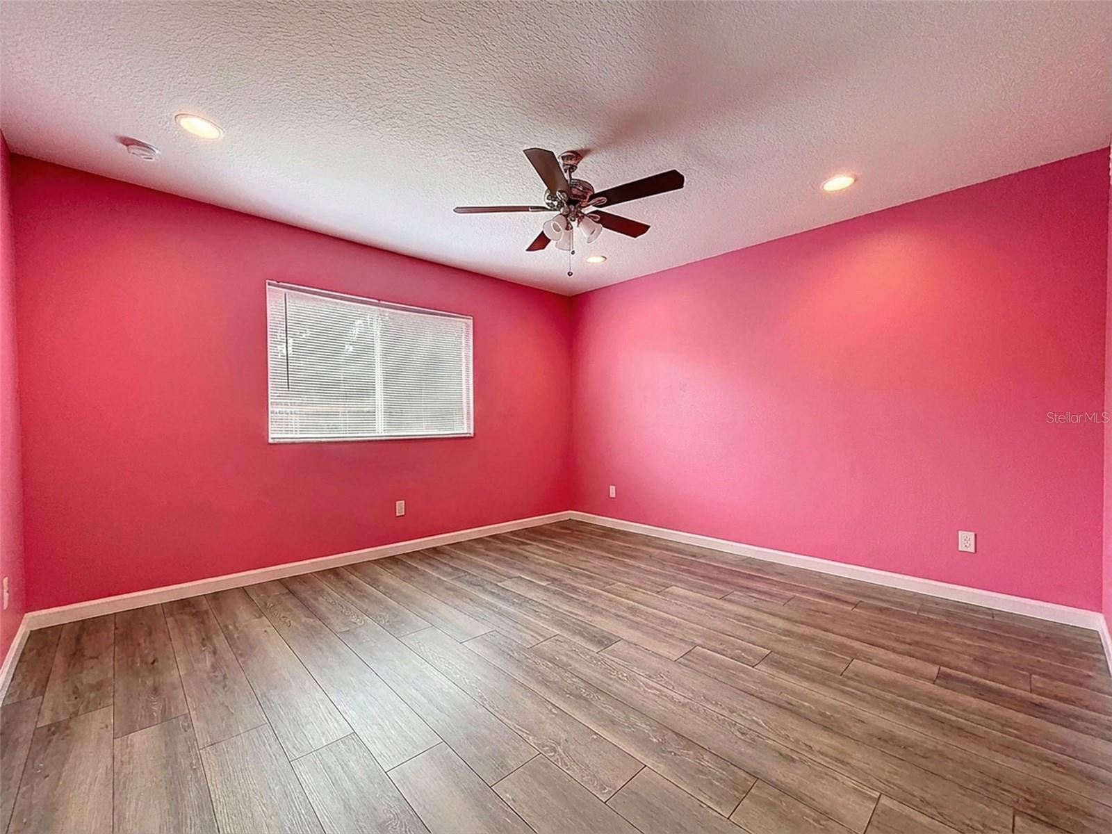 WATERS EDGE 01 - Residential