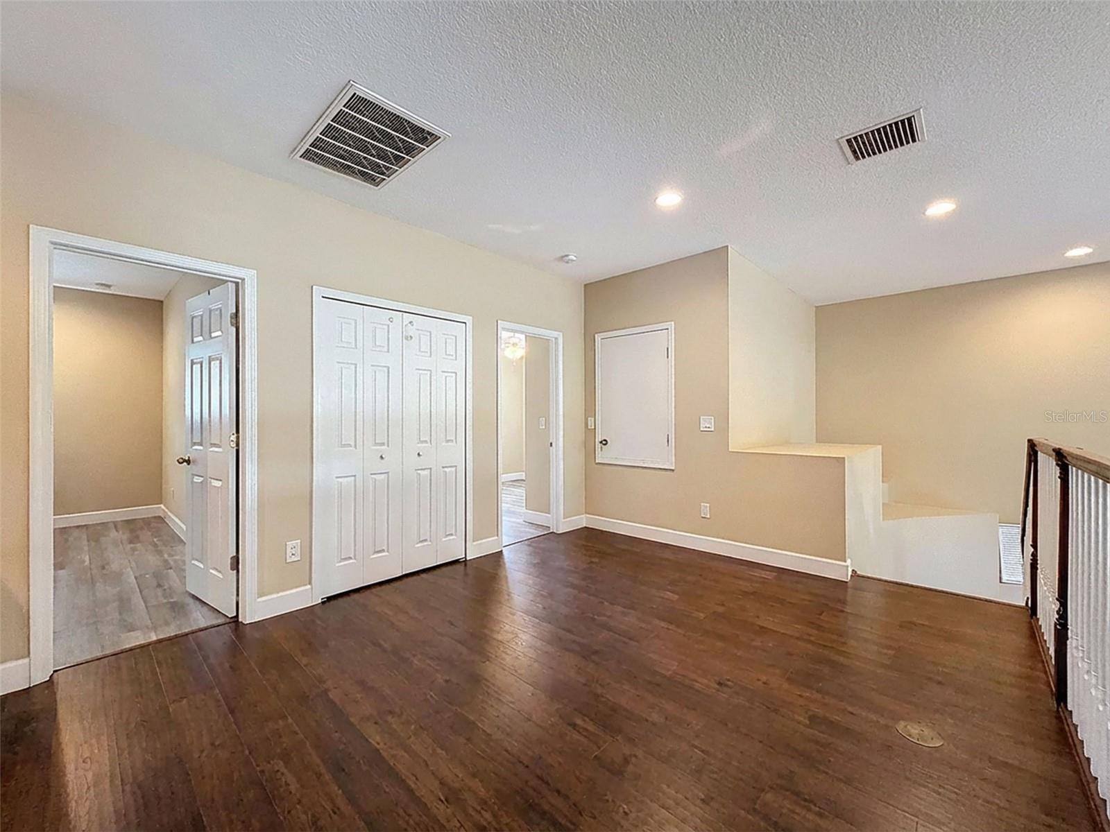 WATERS EDGE 01 - Residential