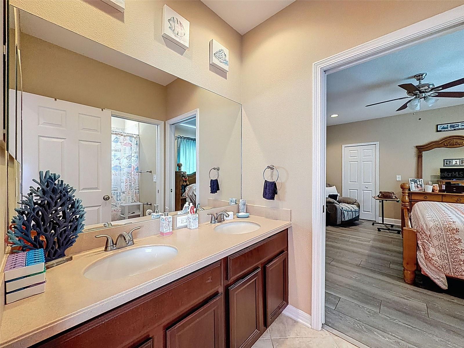 WATERS EDGE 01 - Residential