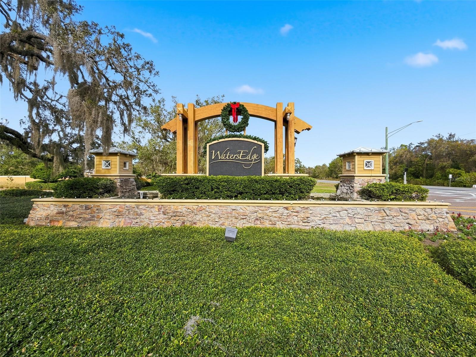 WATERS EDGE 01 - Residential