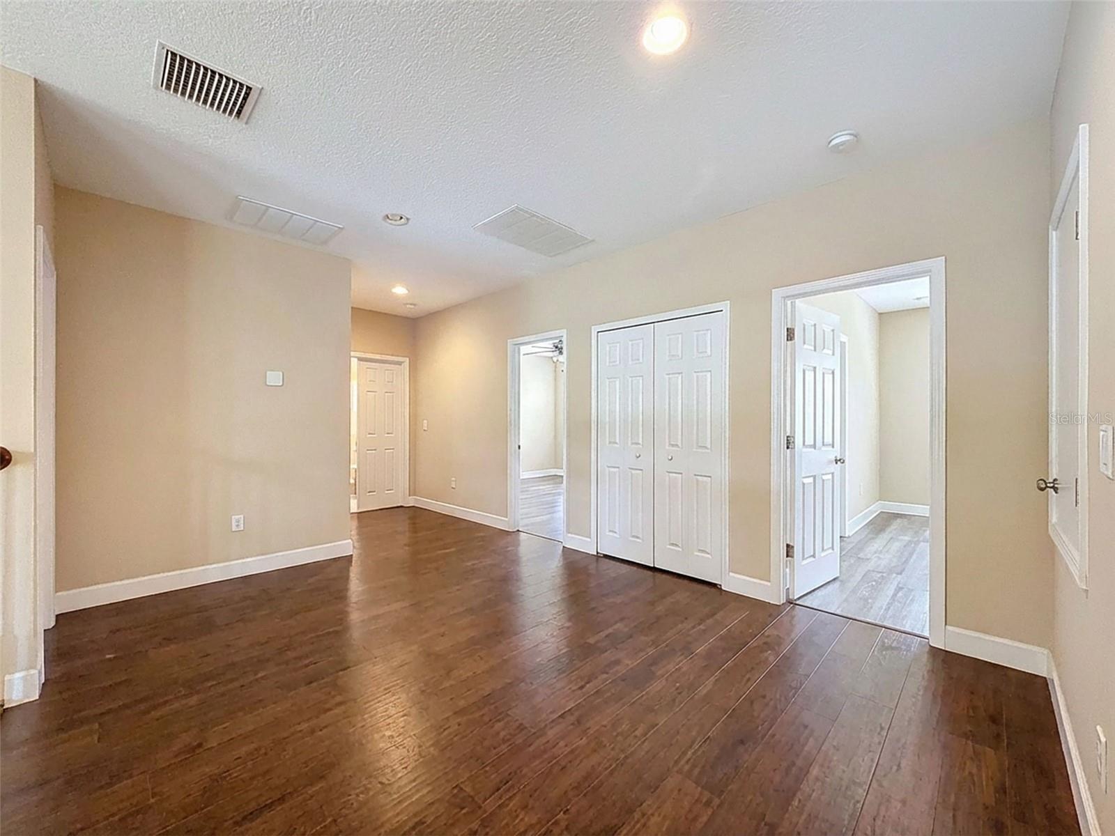 WATERS EDGE 01 - Residential