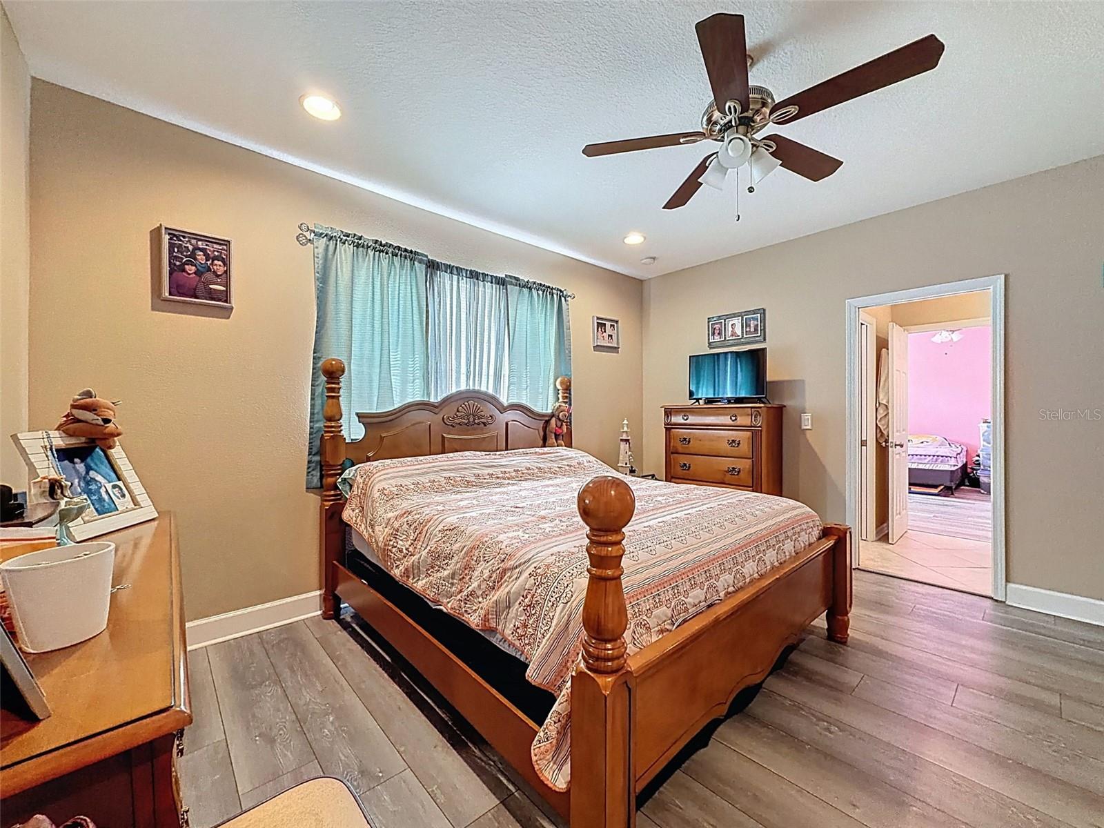 WATERS EDGE 01 - Residential