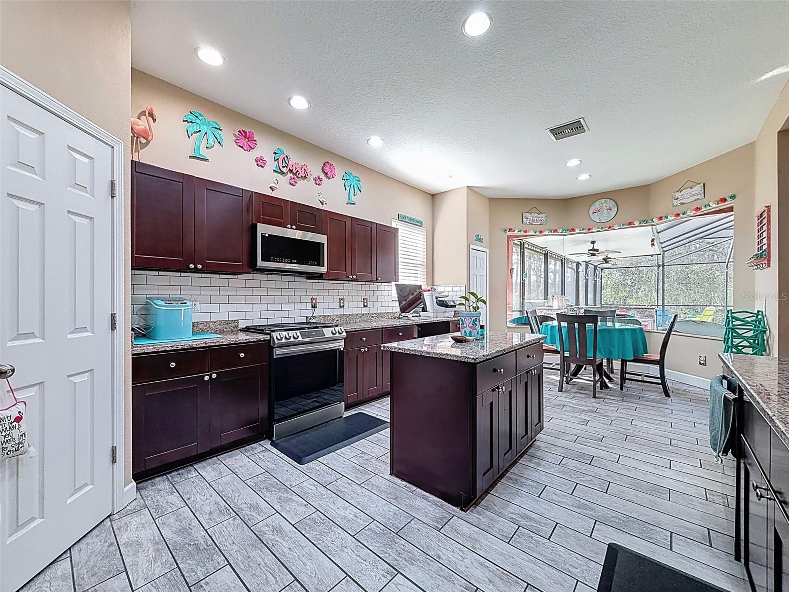 WATERS EDGE 01 - Residential