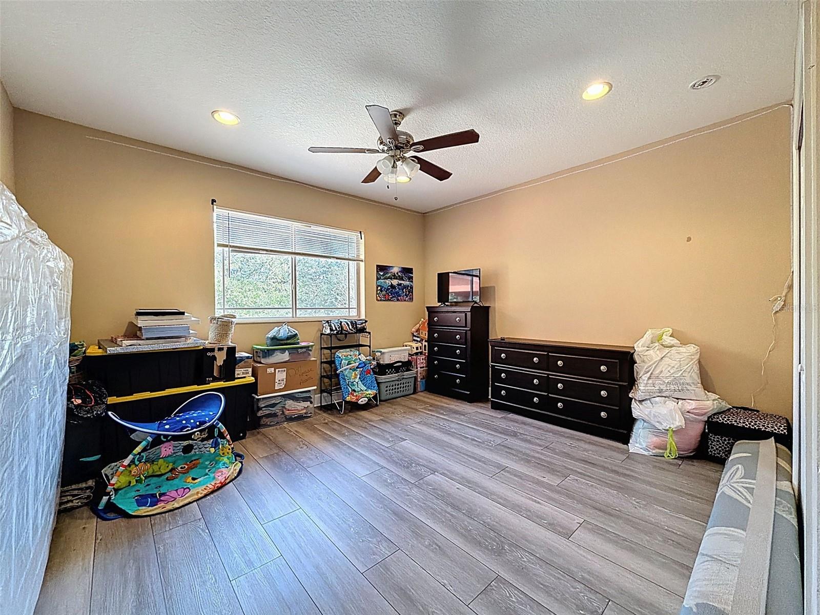 WATERS EDGE 01 - Residential