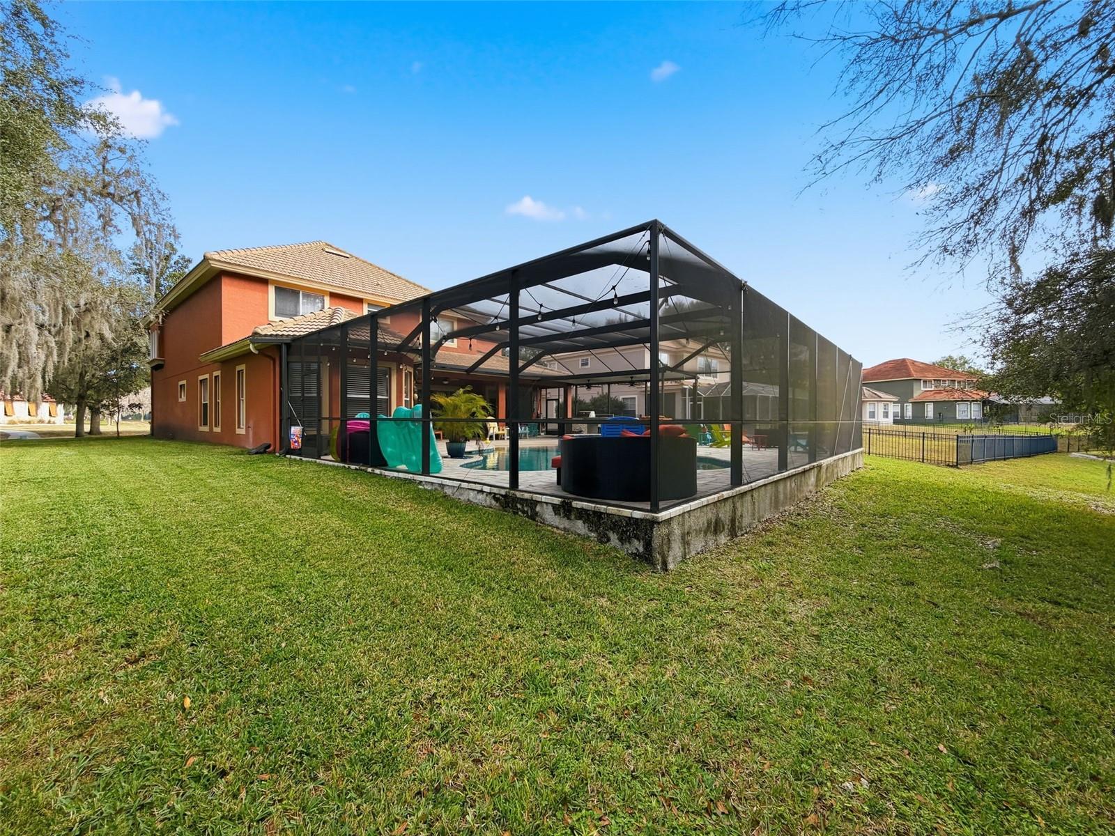 WATERS EDGE 01 - Residential