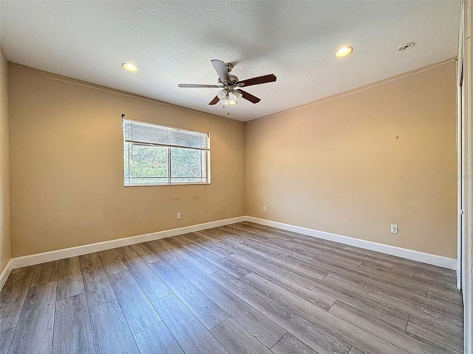 WATERS EDGE 01 - Residential