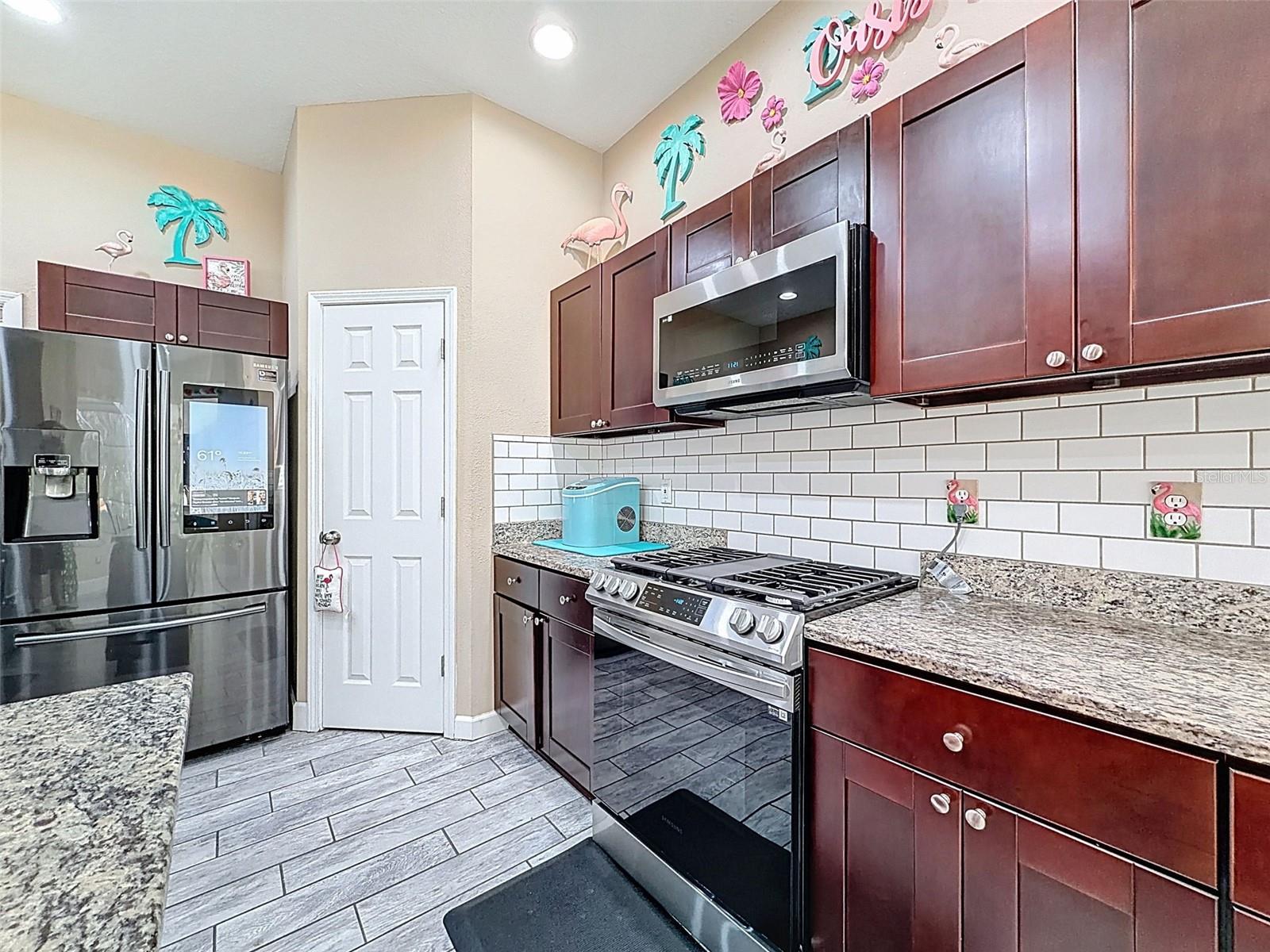 WATERS EDGE 01 - Residential