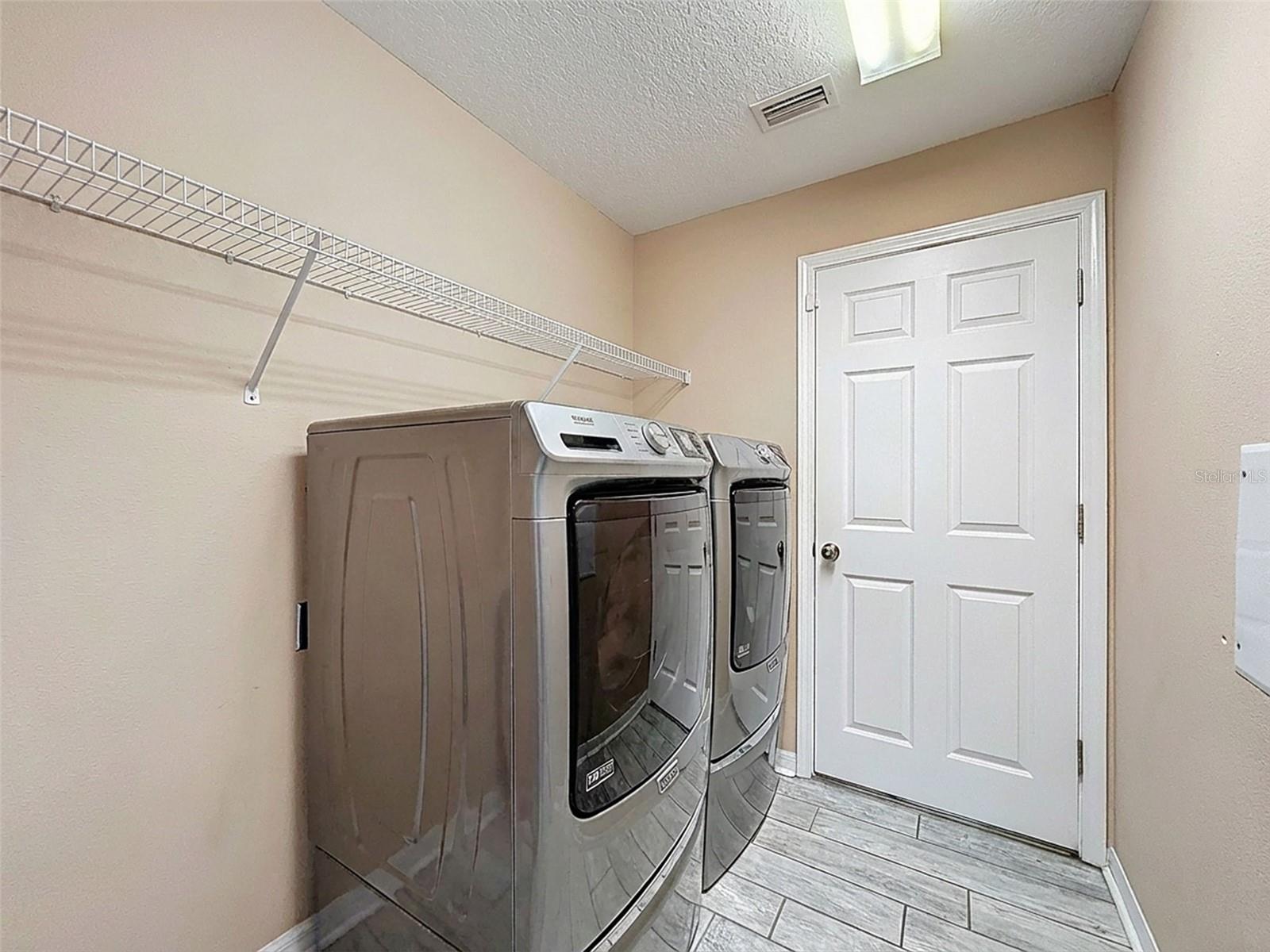 WATERS EDGE 01 - Residential