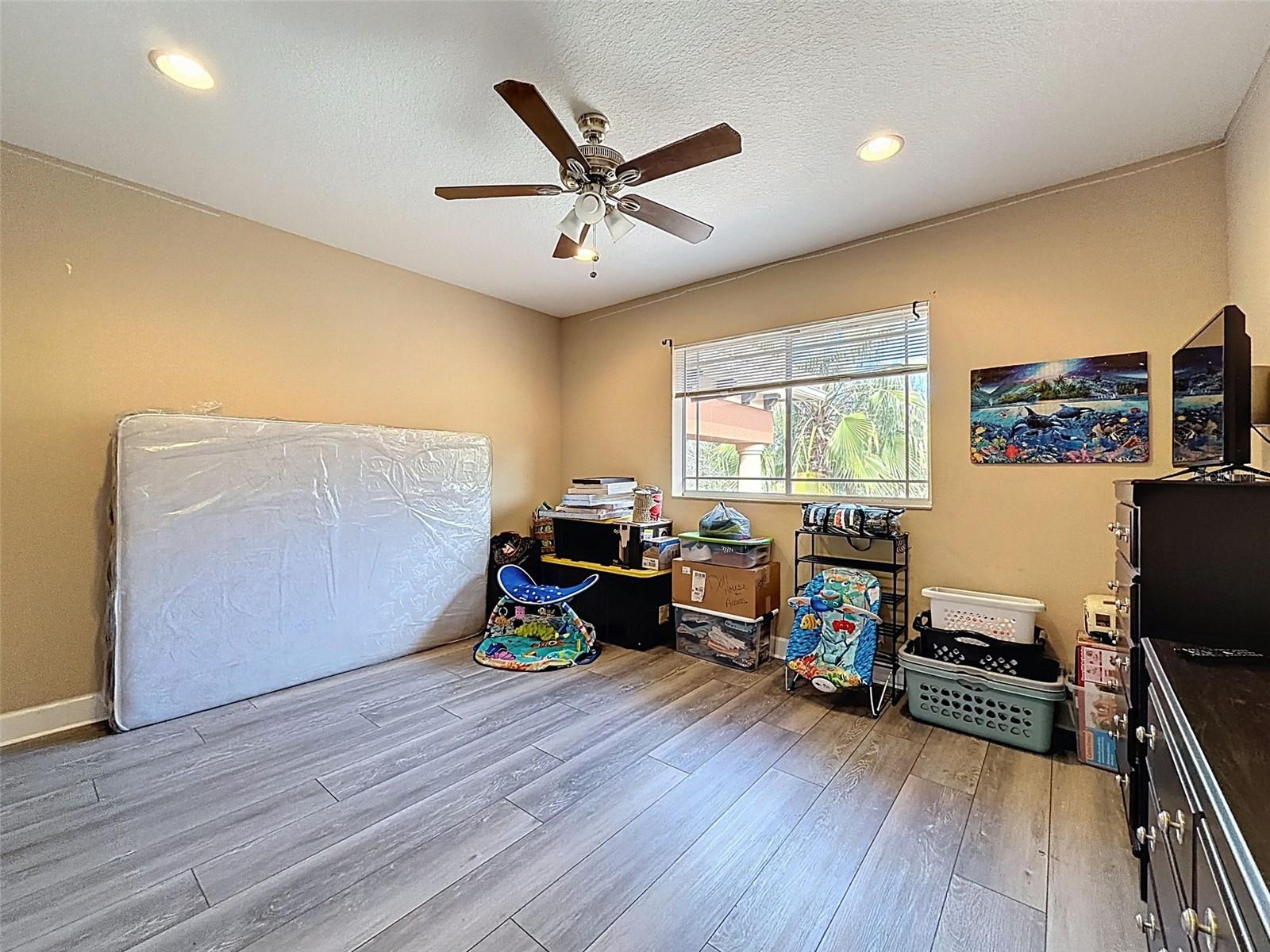 WATERS EDGE 01 - Residential