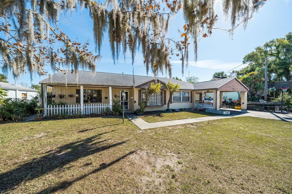 Photo of 708 N Saint Clair Abrams Avenue, Tavares, FL 32778 (MLS # O6373379)
