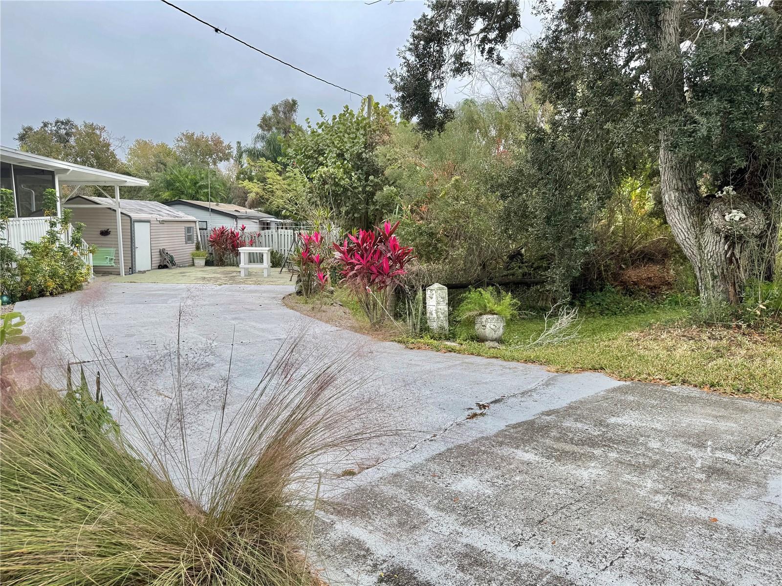 TROYNELLE BY LAKE APOPKA - Residential