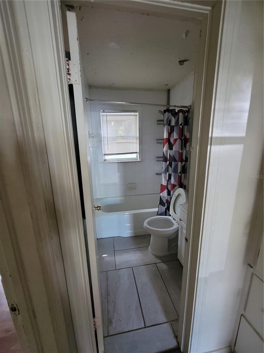 CASA LOMA SUB - Residential Lease