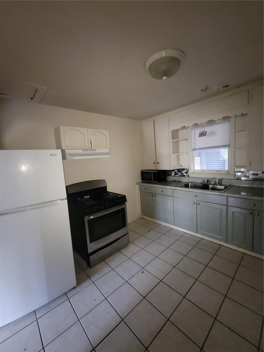 CASA LOMA SUB - Residential Lease