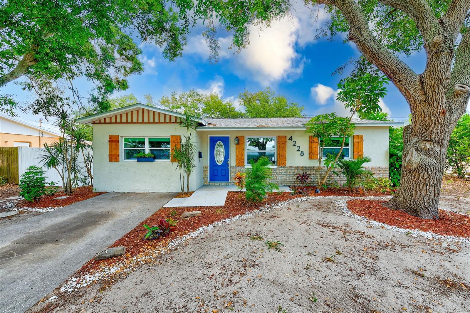 4228 TARPON DRIVE SE