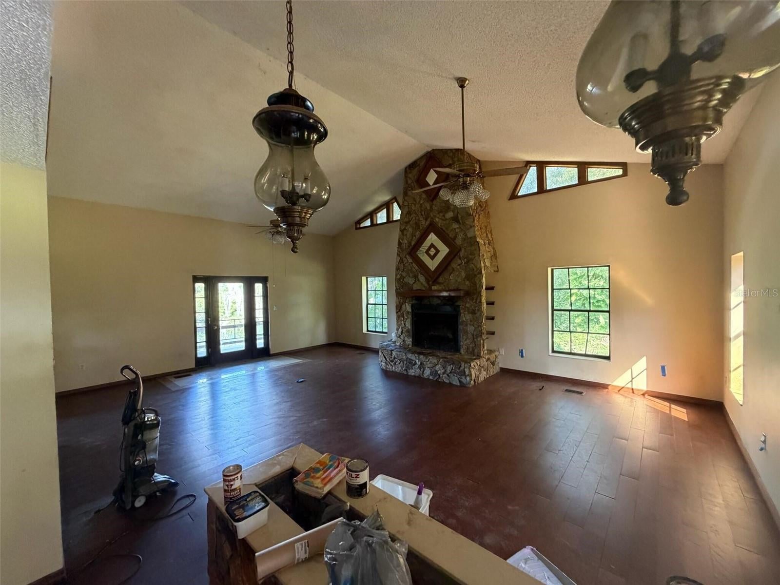 960 LAKE COVE TRAIL