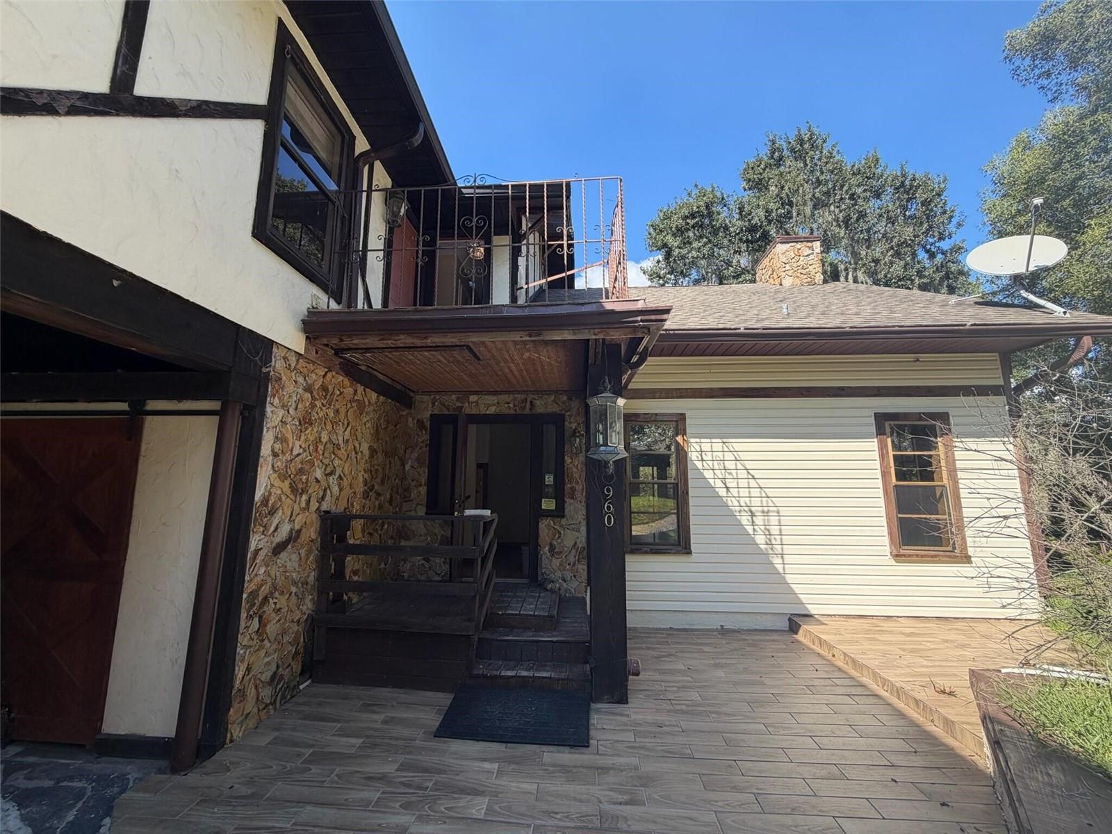 960 LAKE COVE TRAIL