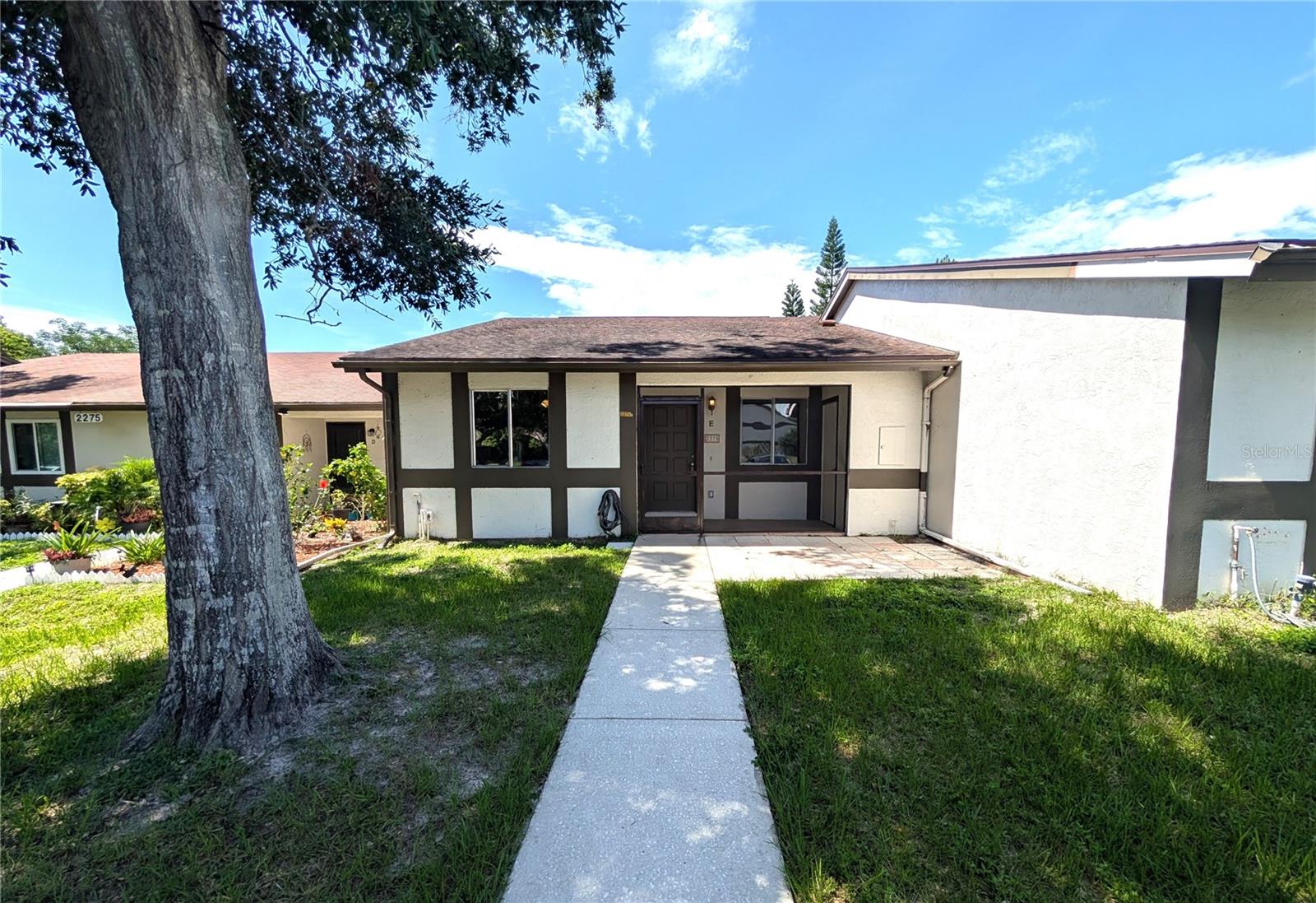Affordable living in the heart of Palm Harbor, this 2Bed, 2Bath, this home is move in ready. Enjoy your mornings in your private screen in front porch, beautiful flooring throughout the home. The kitchen provides ample
counter/cabinet space and stainless-steel appliances. Each bedroom is spacious with great closet space and the home provides neutral colors waiting for your decorative touch. Washer and Dryer included. Great location, close to Tarpon Springs, Clearwater, great restaurants, grocery stores, Trader Joe, Pinellas Trail and Beaches. This home is move in ready, completely affordable and waiting for you. The owner will require the tenant to carry renters insurance. We show properties 7days a week, contact us now for a showing.