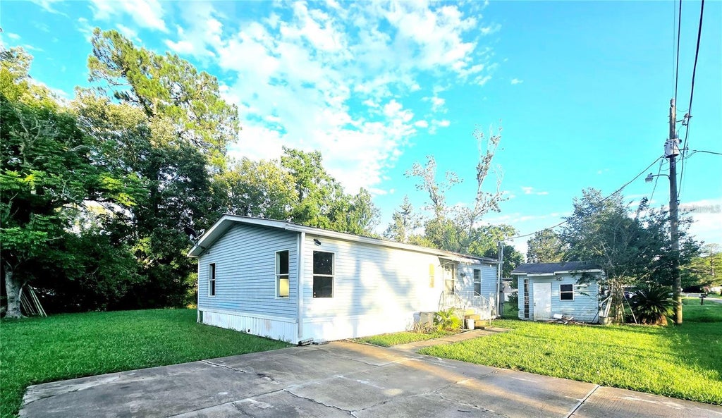 Photo of 208 Pine Tree Trail, Crescent City, FL 32112 (MLS # V4951496)