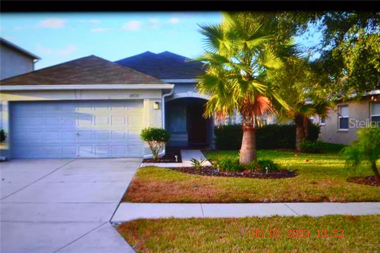 4/2 SINGLE FAMILY HOME CLOSE TO SCHOOLS & SHOPPING. GREAT ROOM PLAN WITH DINING AREA, LUXURY KITCHEN WITH BREAKFAST BAR & NOOK, INSIDE LAUNDRY ROOM WITH (WASHER & DRYER NEEDED), OPEN BACK PATIO, FENCED BACK YARD, TWO CAR GARAGE WITH OPENER, CARPET & TILE FLOORING. NO PETS. SEPERATE APPLICATION, FEE, & APPROVAL APPLY. COMMUNITY FEATURES: TENNIS COURTS, COMMUNITY POOL, SPLASH PAD, PIKLEBALL, GAGA BALL, BASKETBALL, SAND VOLLEYBALL, PLAYGROUND, POCKET PARKS, FITNESS CENTER, AND PERGOLAS AVAILABLE. CLUBHOUSE CAN BE RENTED OUT IF NEEDED. TENANT WOULD NEED TO PURCHASE KEYFOB FROM CLUBHOUSE. NO PETS.