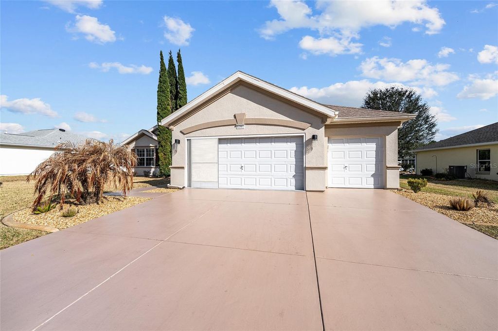 Photo of 12507 SE 90th Terrace, Summerfield, FL 34491 (MLS # OM719796)