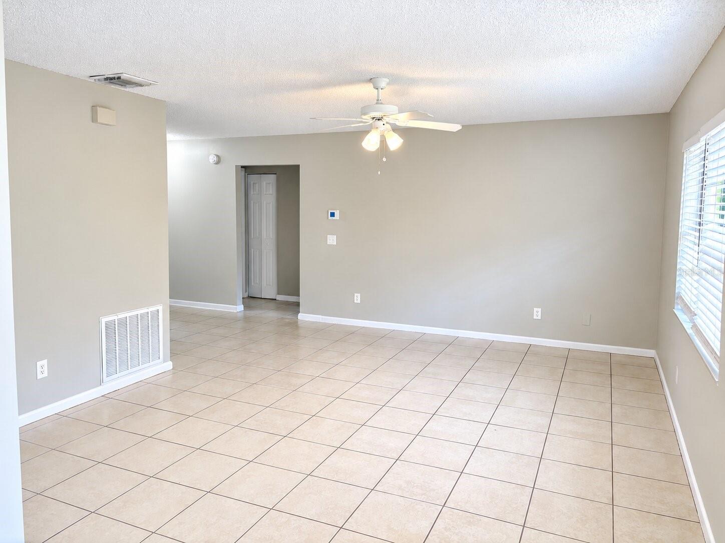 Casas a venda 3 - Jen Dantas 432 REGAL PARK DRIVE