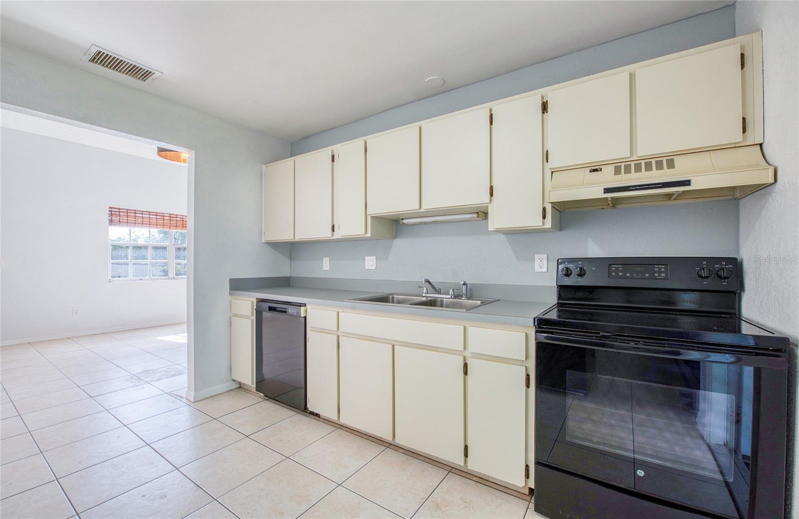 MANOR CONDO - Residential