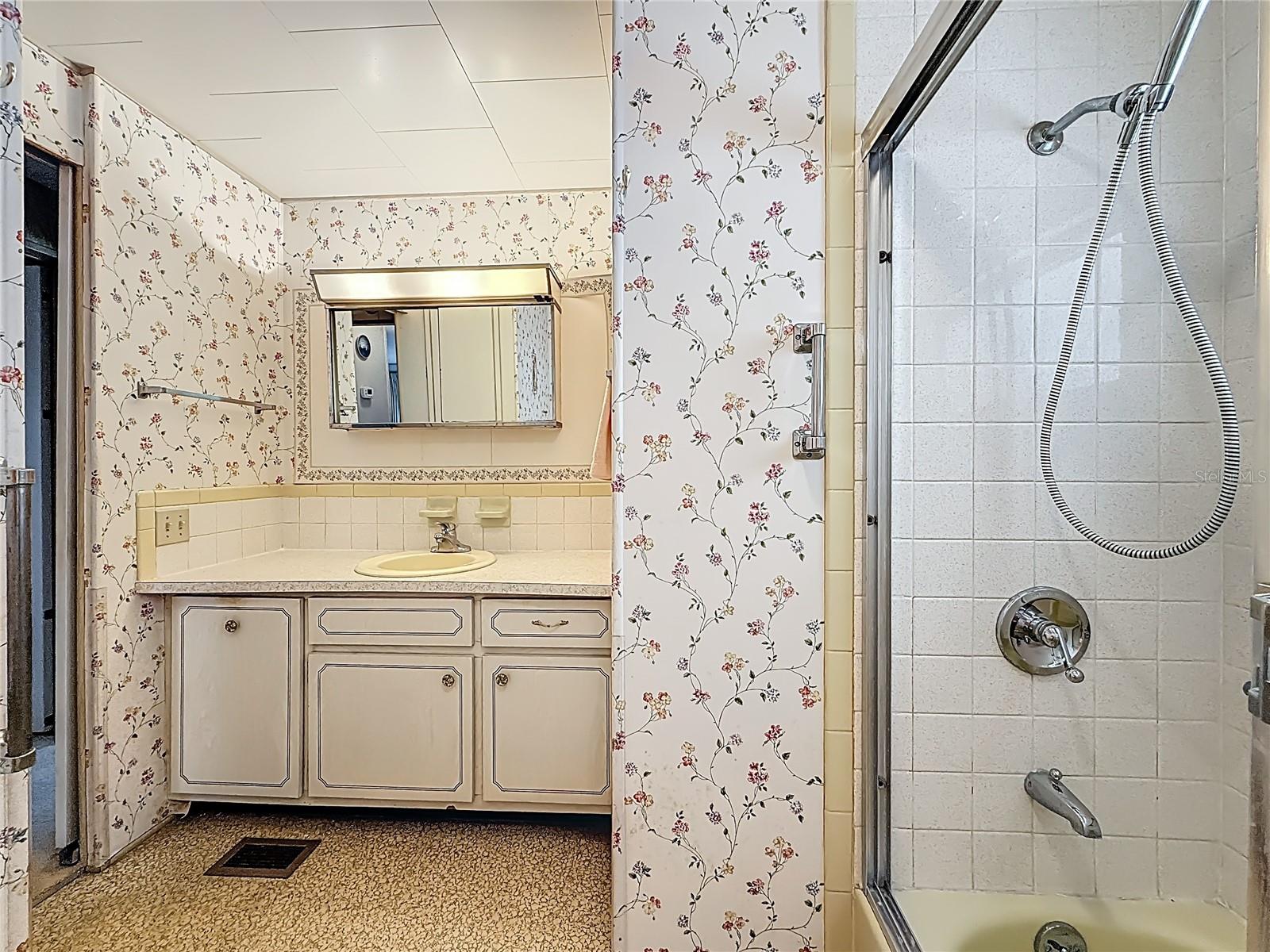 HOLIDAY SHORES MOBILE PARK UNREC - Residential