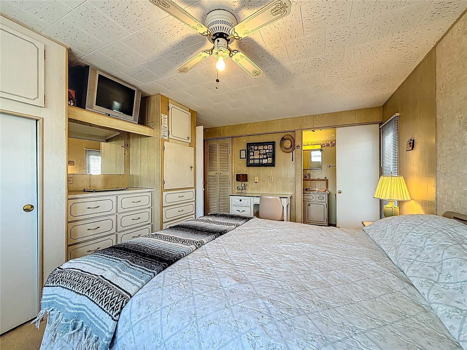 HOLIDAY SHORES MOBILE PARK UNREC - Residential