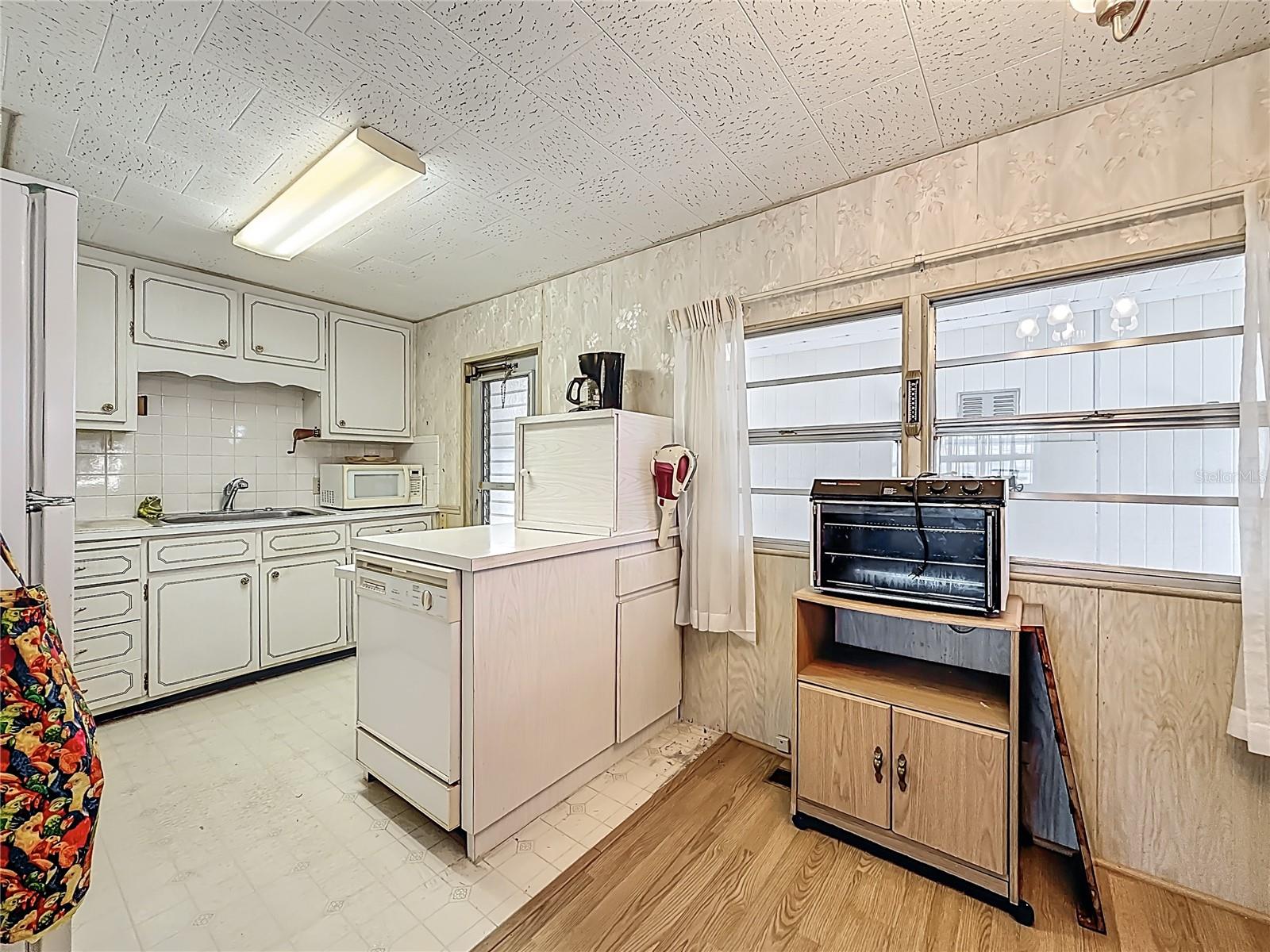 HOLIDAY SHORES MOBILE PARK UNREC - Residential