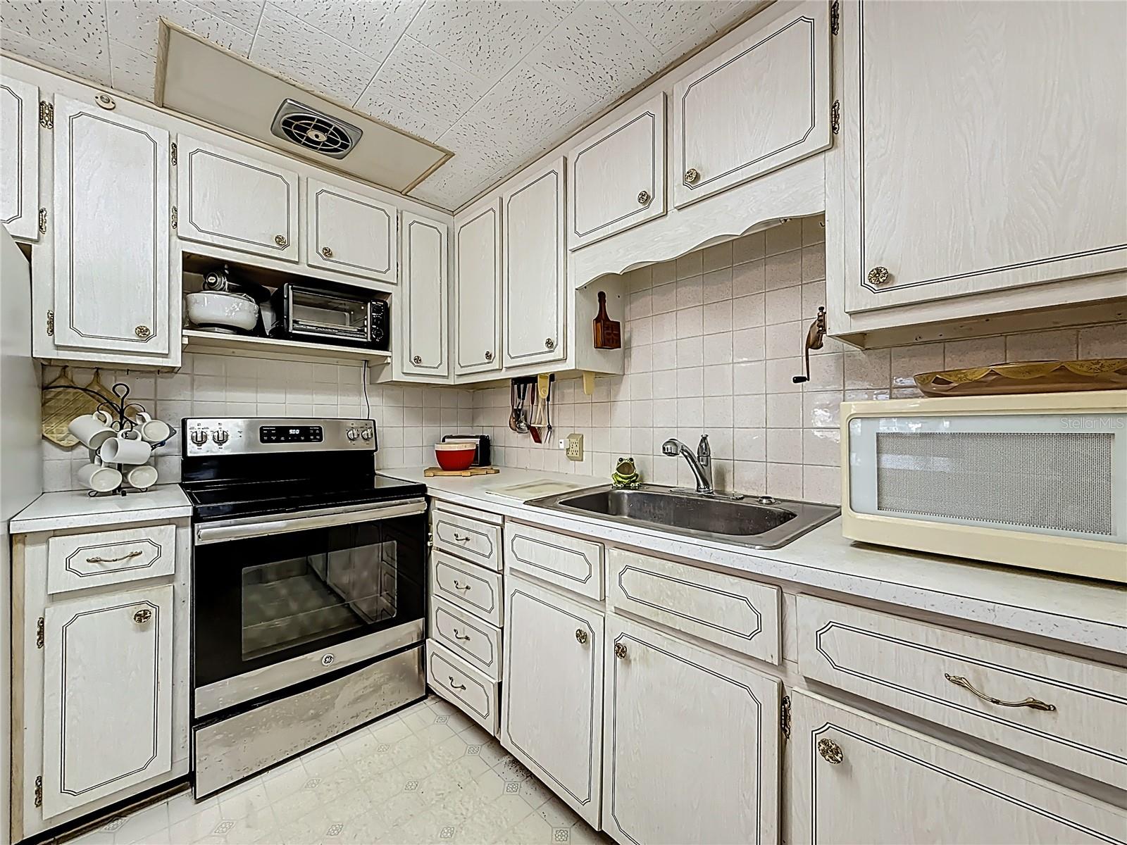 HOLIDAY SHORES MOBILE PARK UNREC - Residential