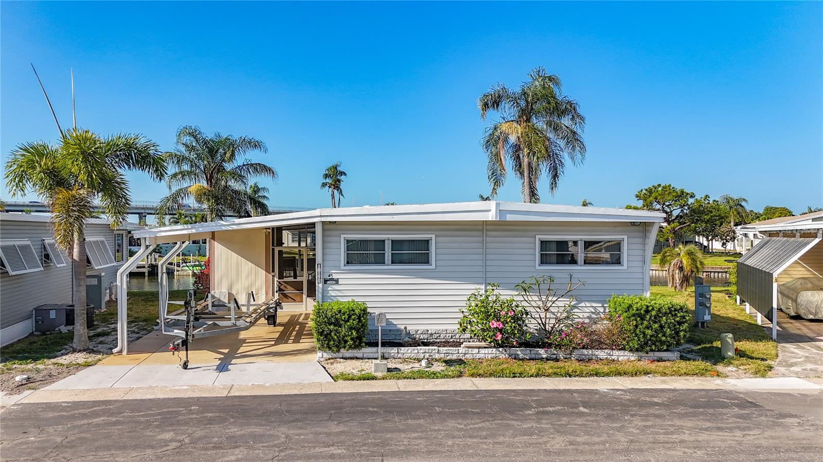 HOLIDAY SHORES MOBILE PARK UNREC - Residential