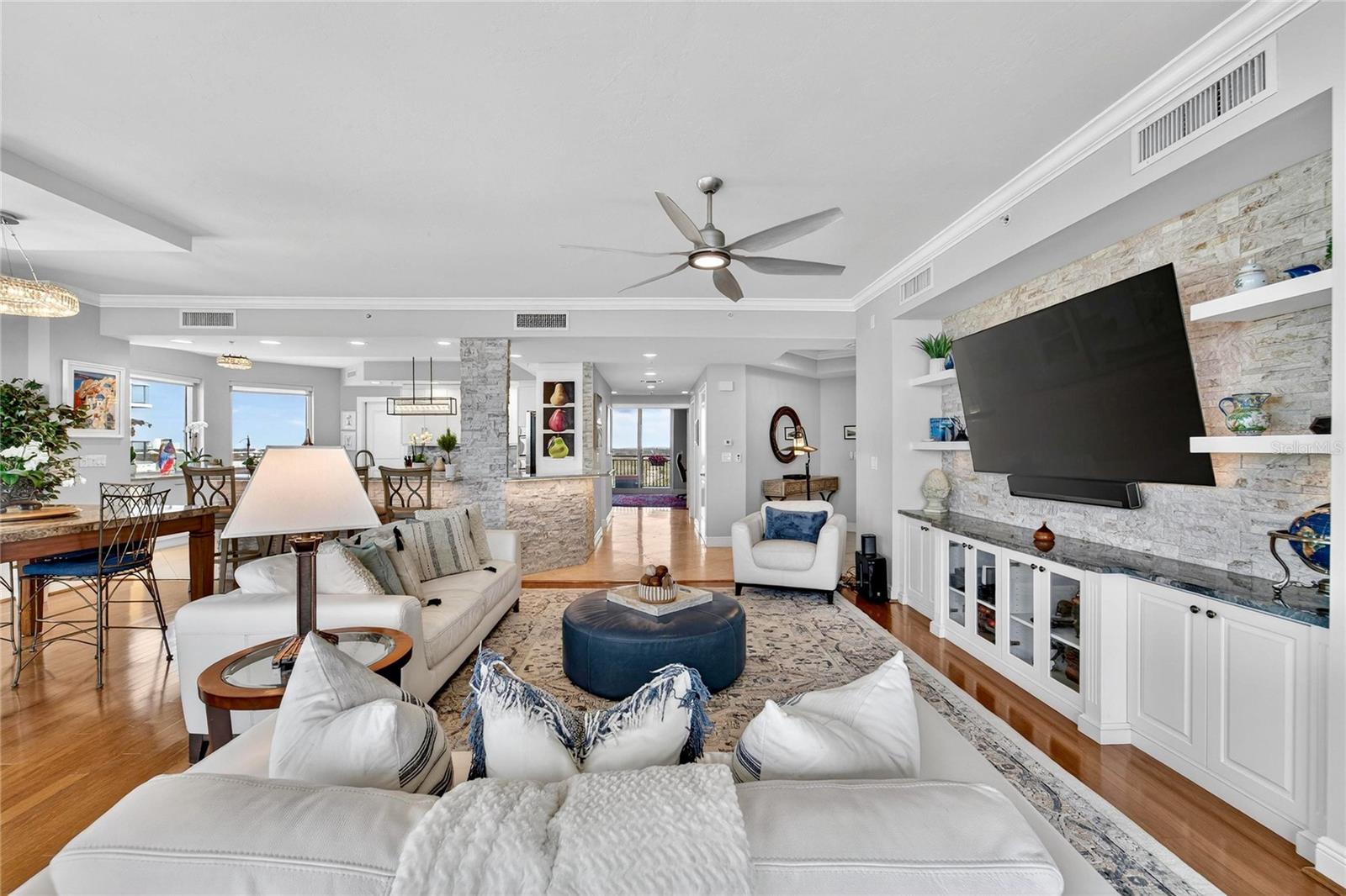 CASTILLO AT WESTSHORE YACHT CL - Residential