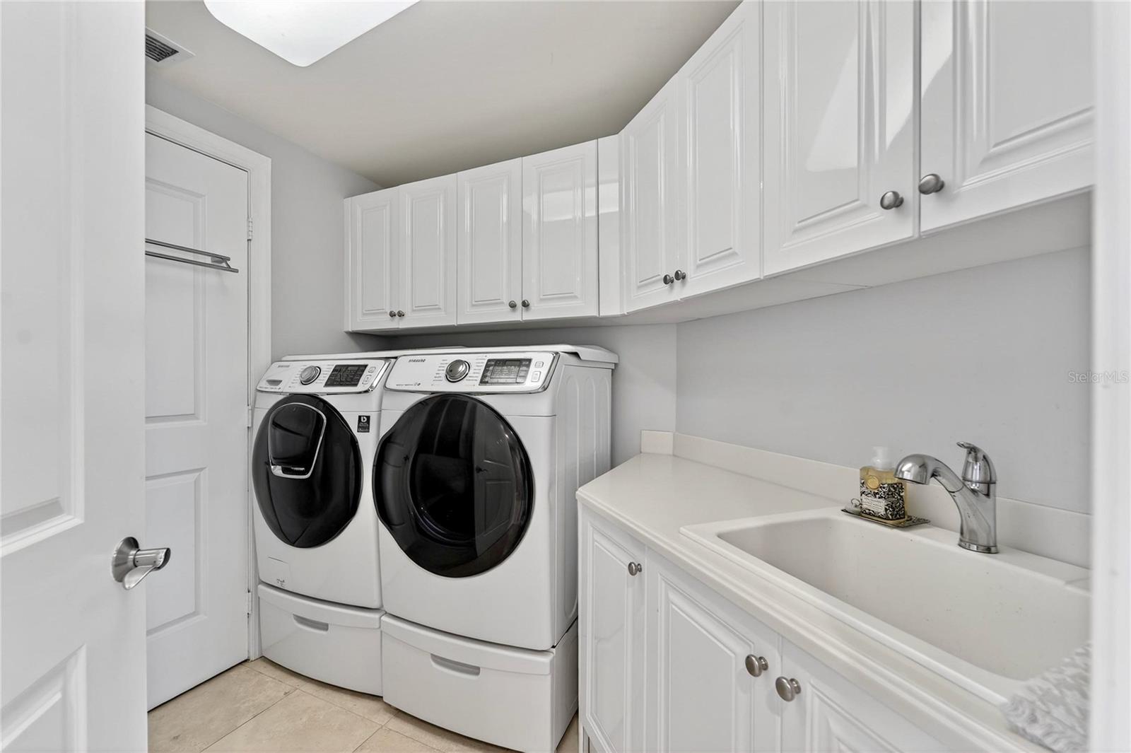 CASTILLO AT WESTSHORE YACHT CL - Residential