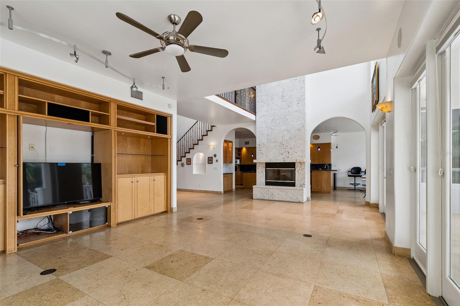 COLONIAL CORP REP - Residential