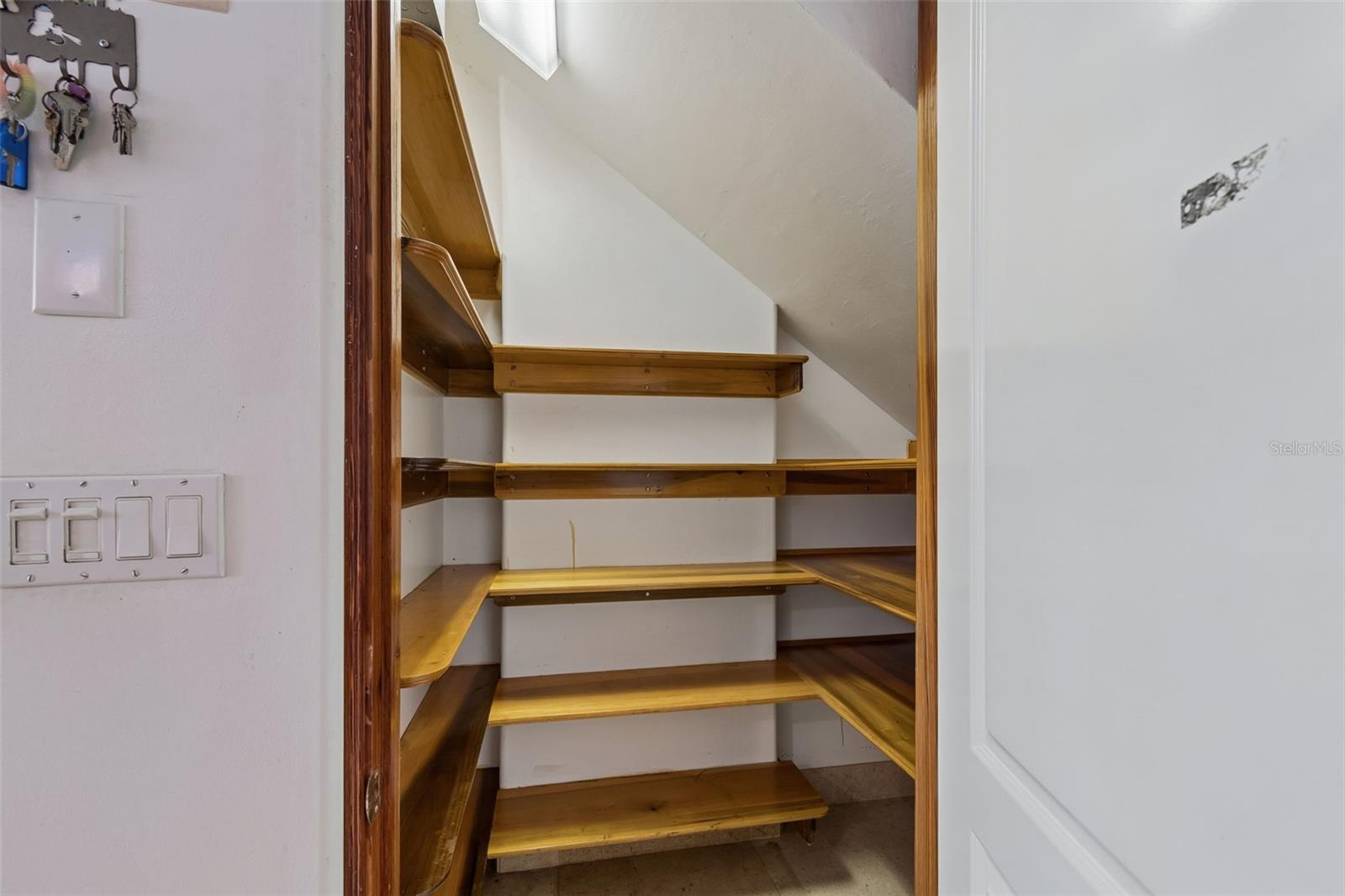 COLONIAL CORP REP - Residential