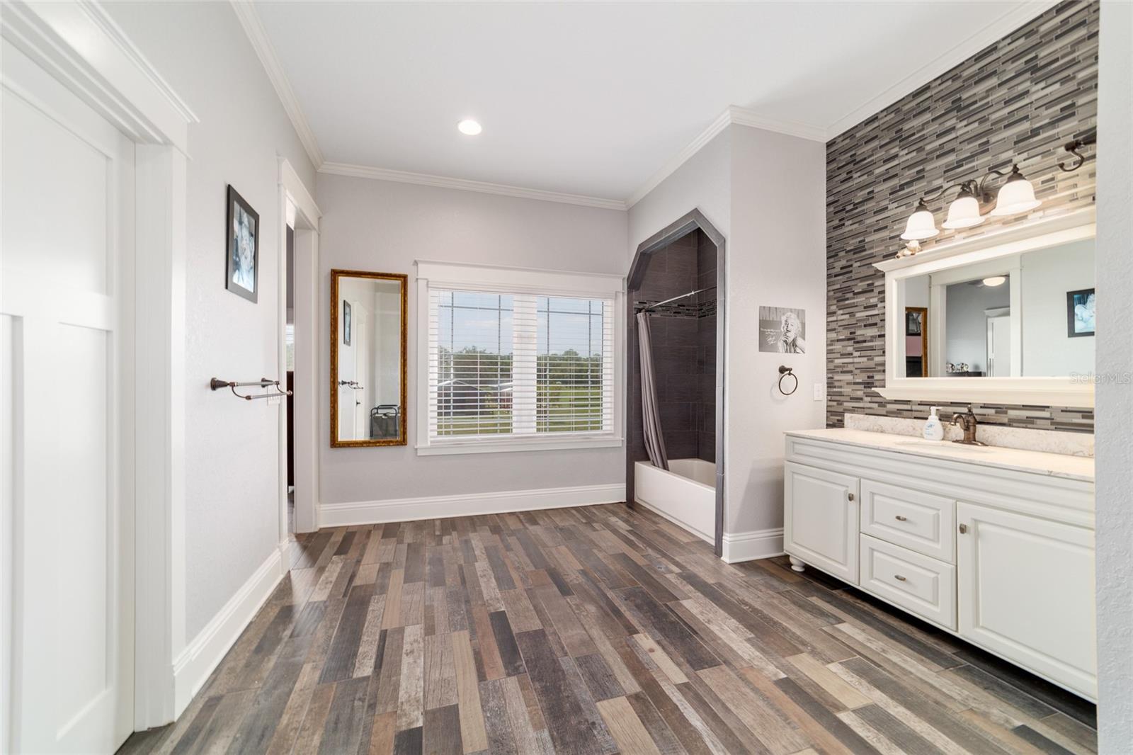 LAKESIDE AT LAKE BRYANT - Farm