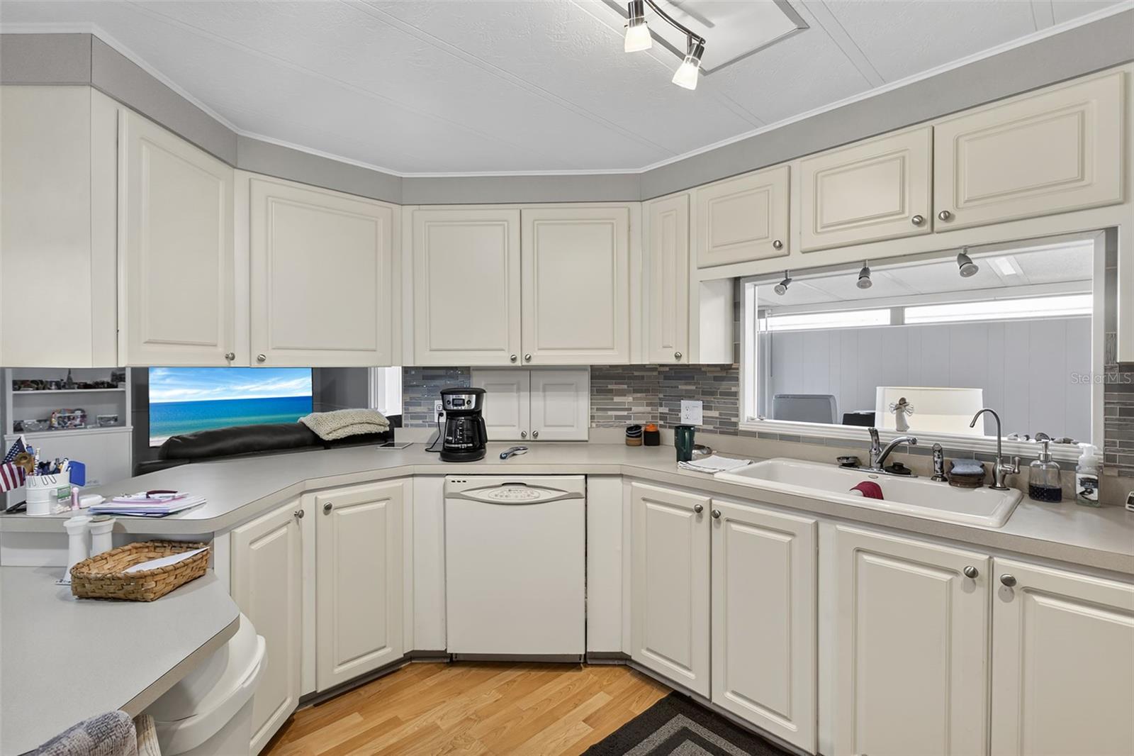 LA CASA MHP CO-OP - Residential