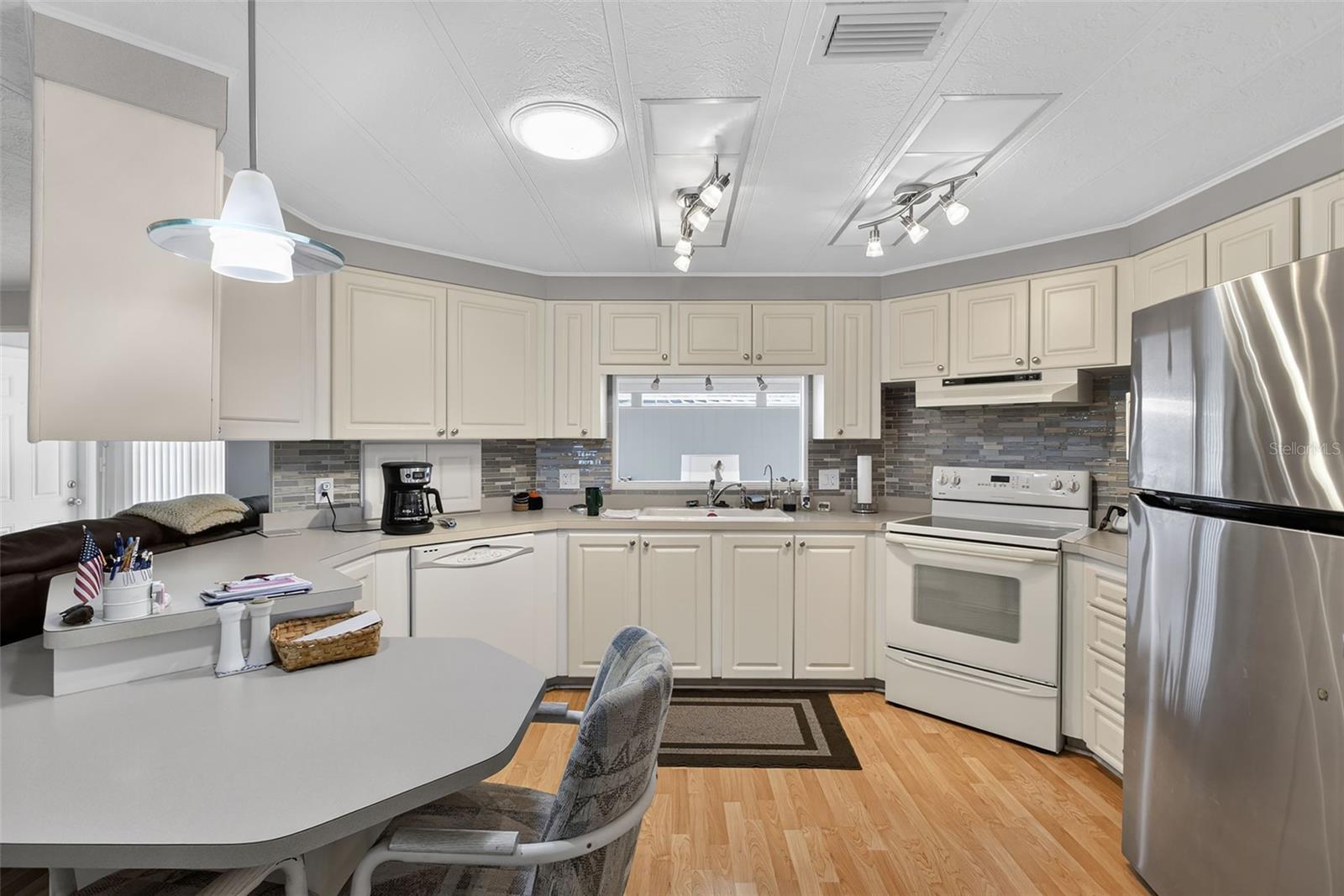 LA CASA MHP CO-OP - Residential