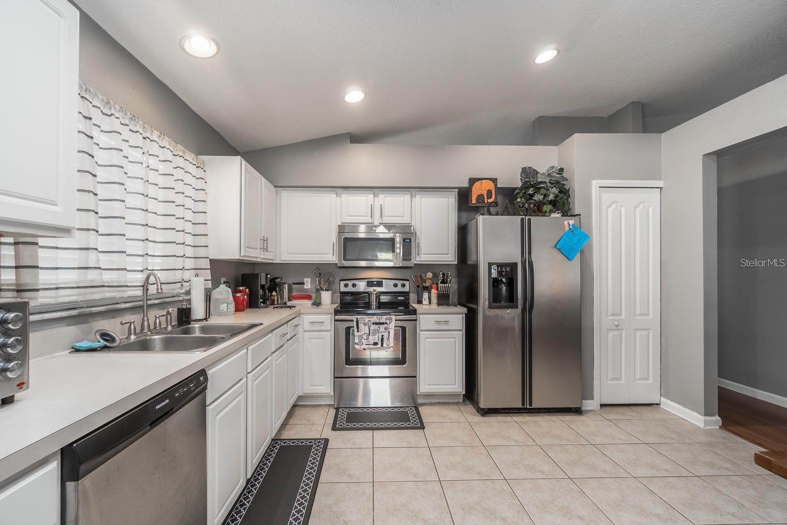 SOUTH COVE PH 2/3 - Residential Lease