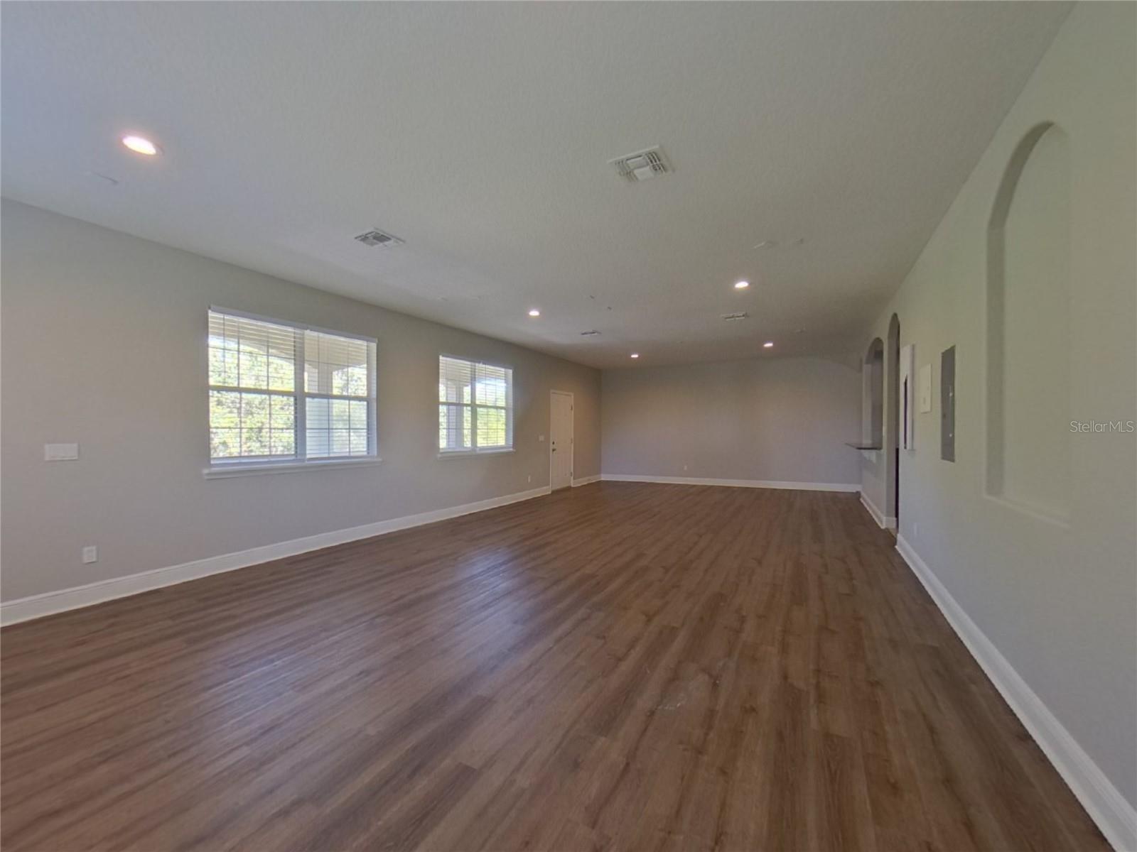 QUEENS MIRROR SOUTH - Residential Lease