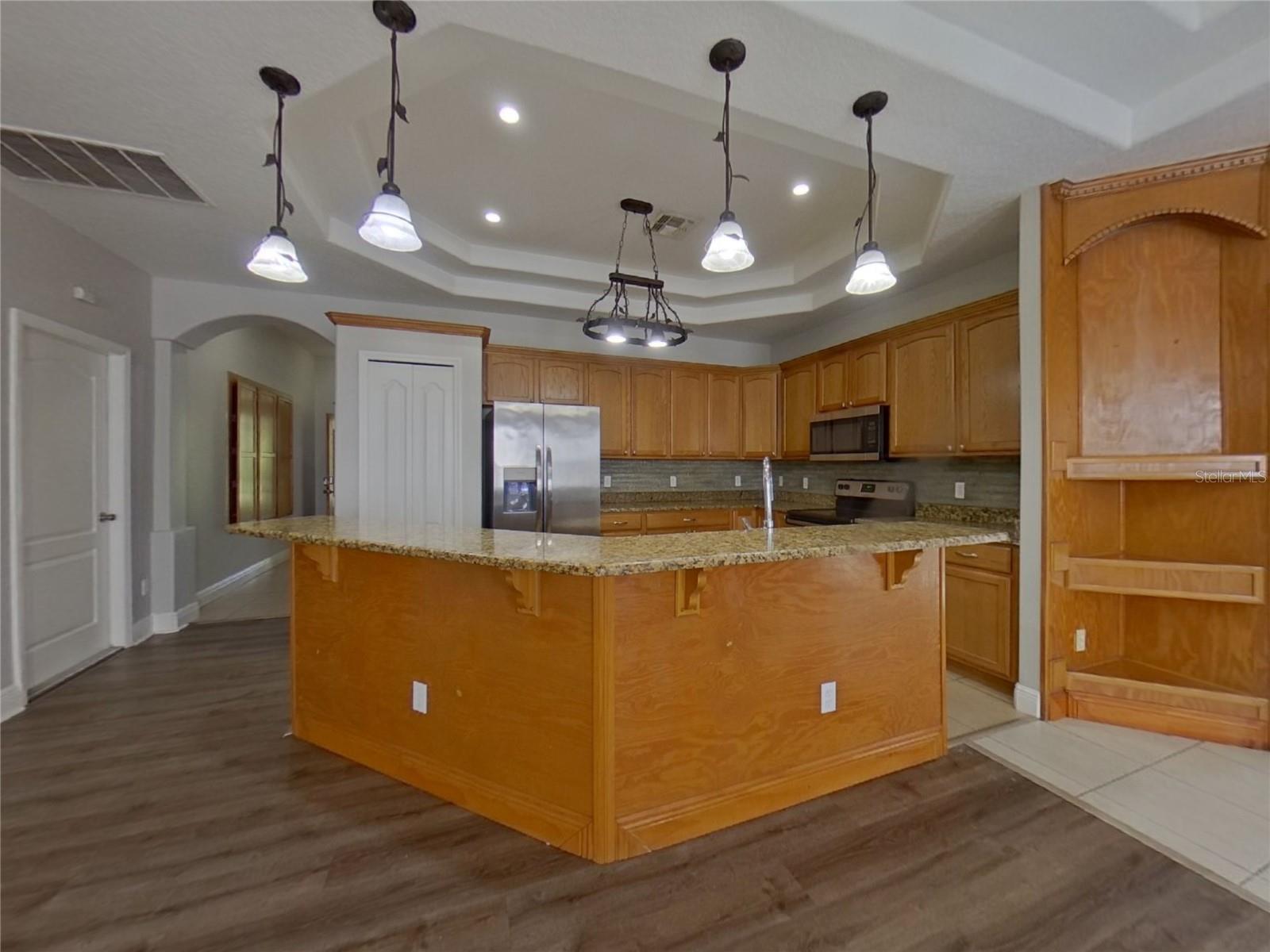 QUEENS MIRROR SOUTH - Residential Lease