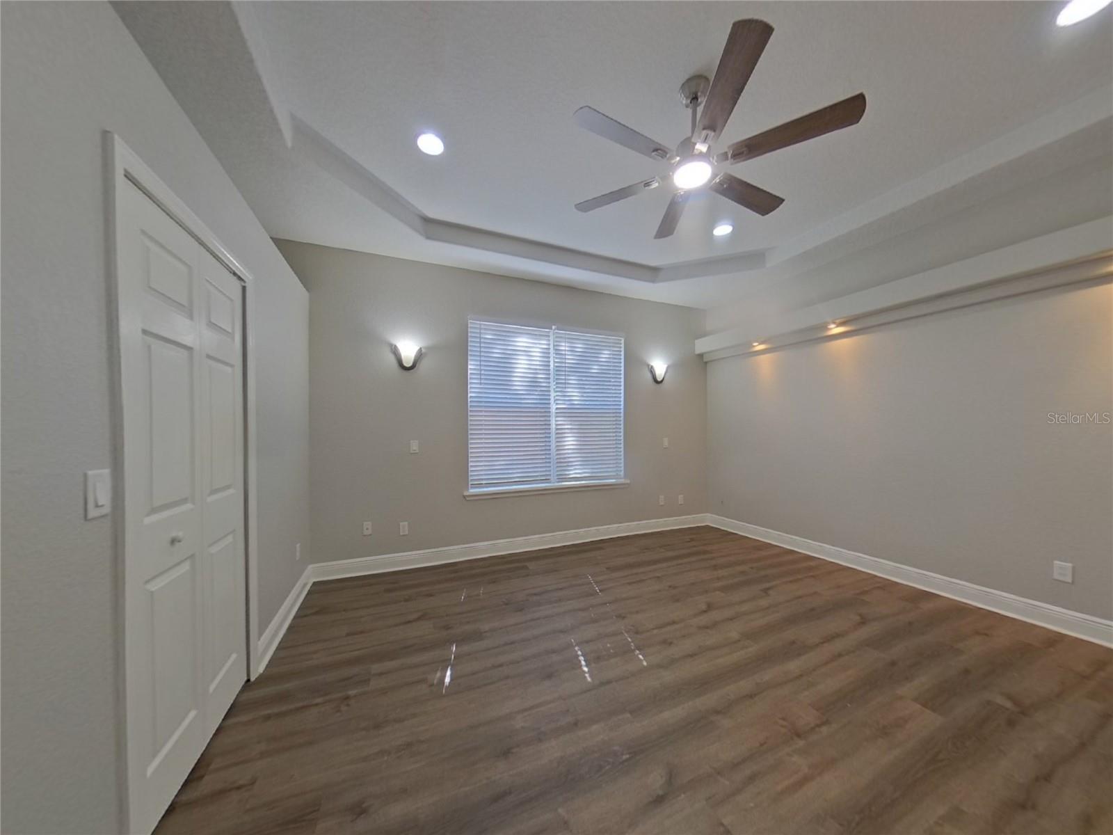 QUEENS MIRROR SOUTH - Residential Lease